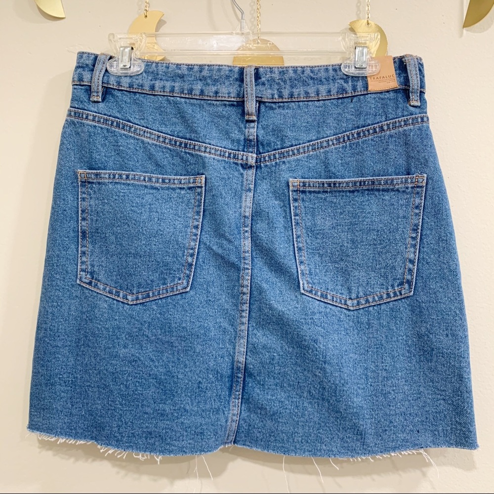 Zara Mid-Rise Denim Skirt. Dark Wash. Frayed Hem. - Picture 5 of 8